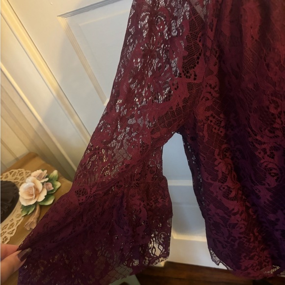 Lace sleeved blouse - Picture 2 of 4